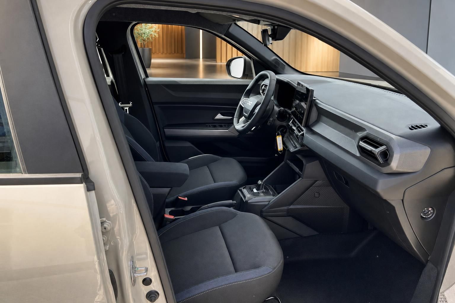 Fahrzeug Cockpit und Fahrersitz mit modernem Dashboard und Infotainment-System