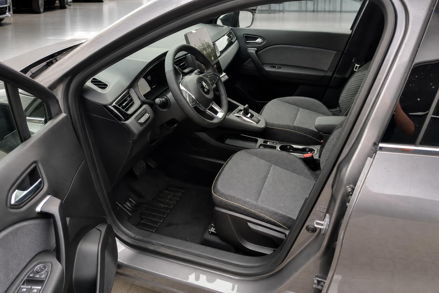 Mitsubishi ASX Innenraum mit grau-schwarzen Sitzen und modernem Cockpit
