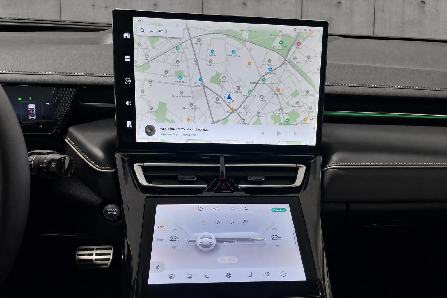 Fahrzeug Innenraum Navigationssystem und Klimabedienung im Detail