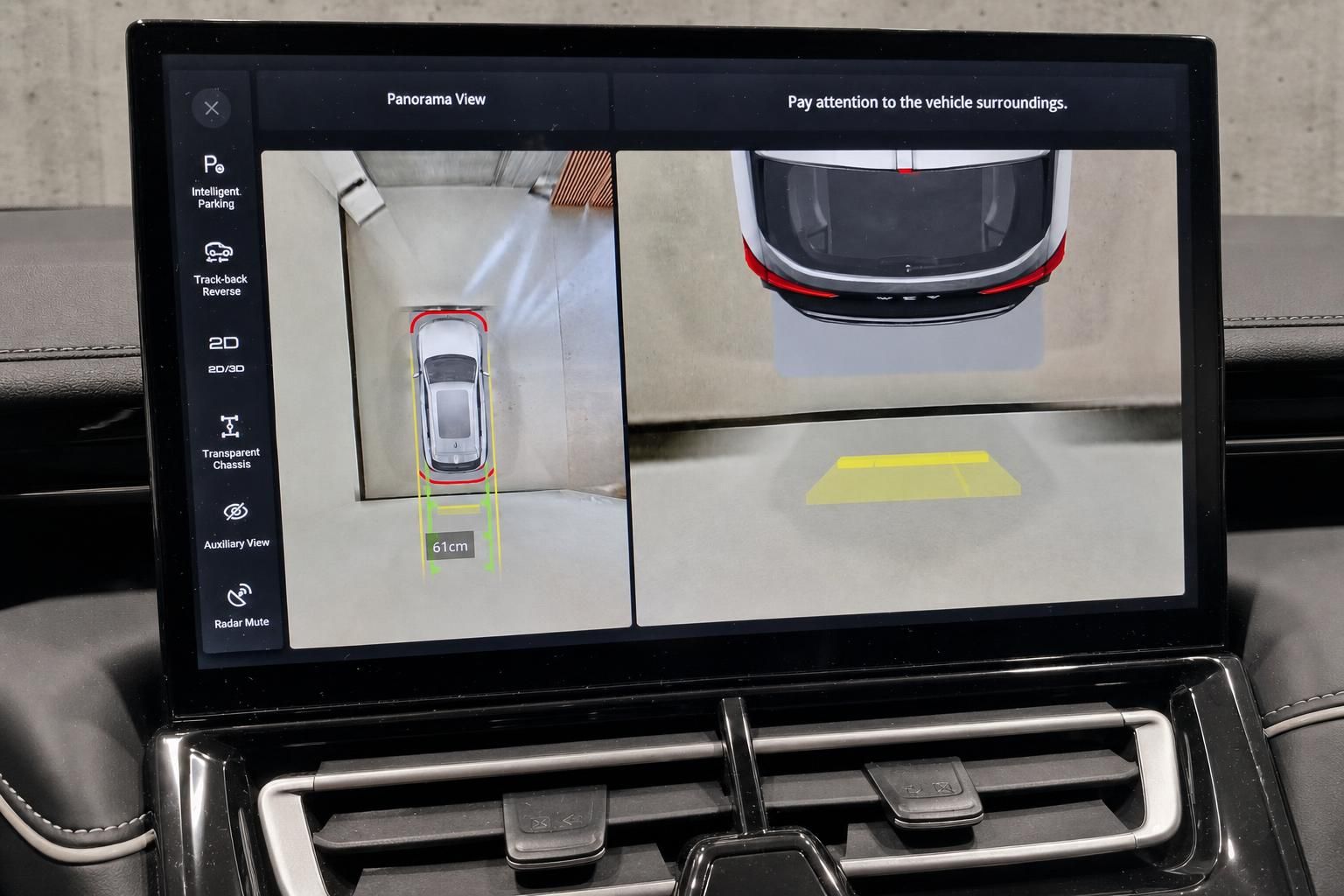 360-Grad Kamera Panoramaansicht auf dem Fahrzeug Display