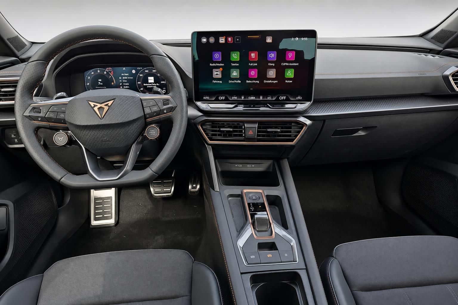 Cupra Cockpit mit Lenkrad und Infotainment-Display