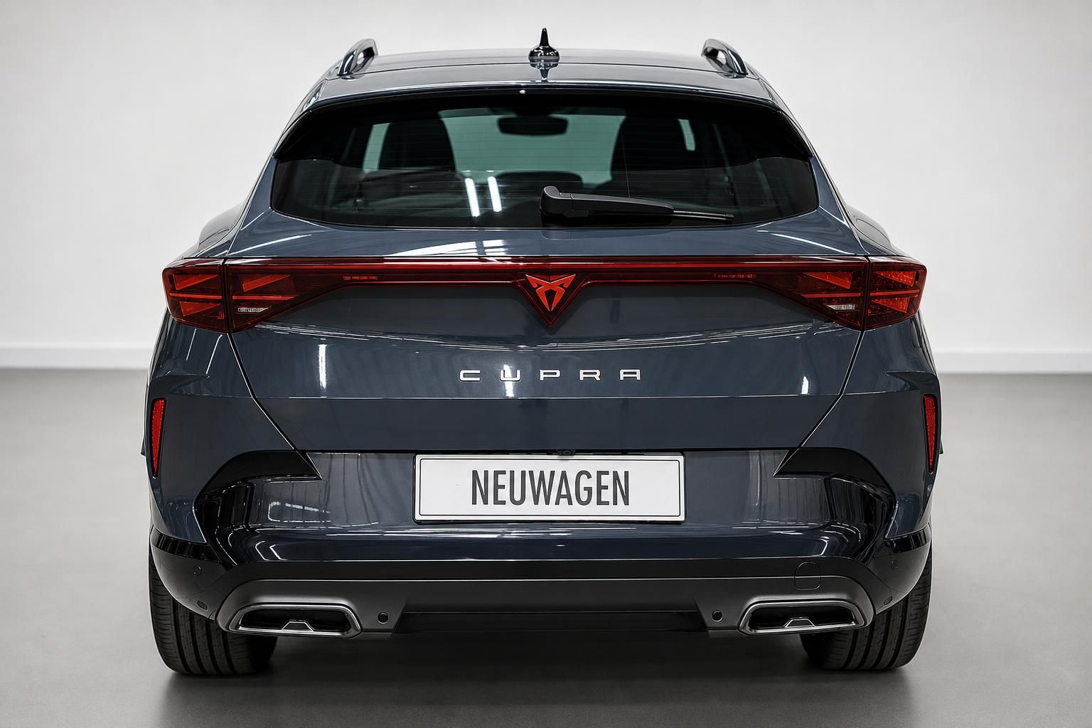 Cupra Heckansicht mit Kennzeichenhalter Neuwagen