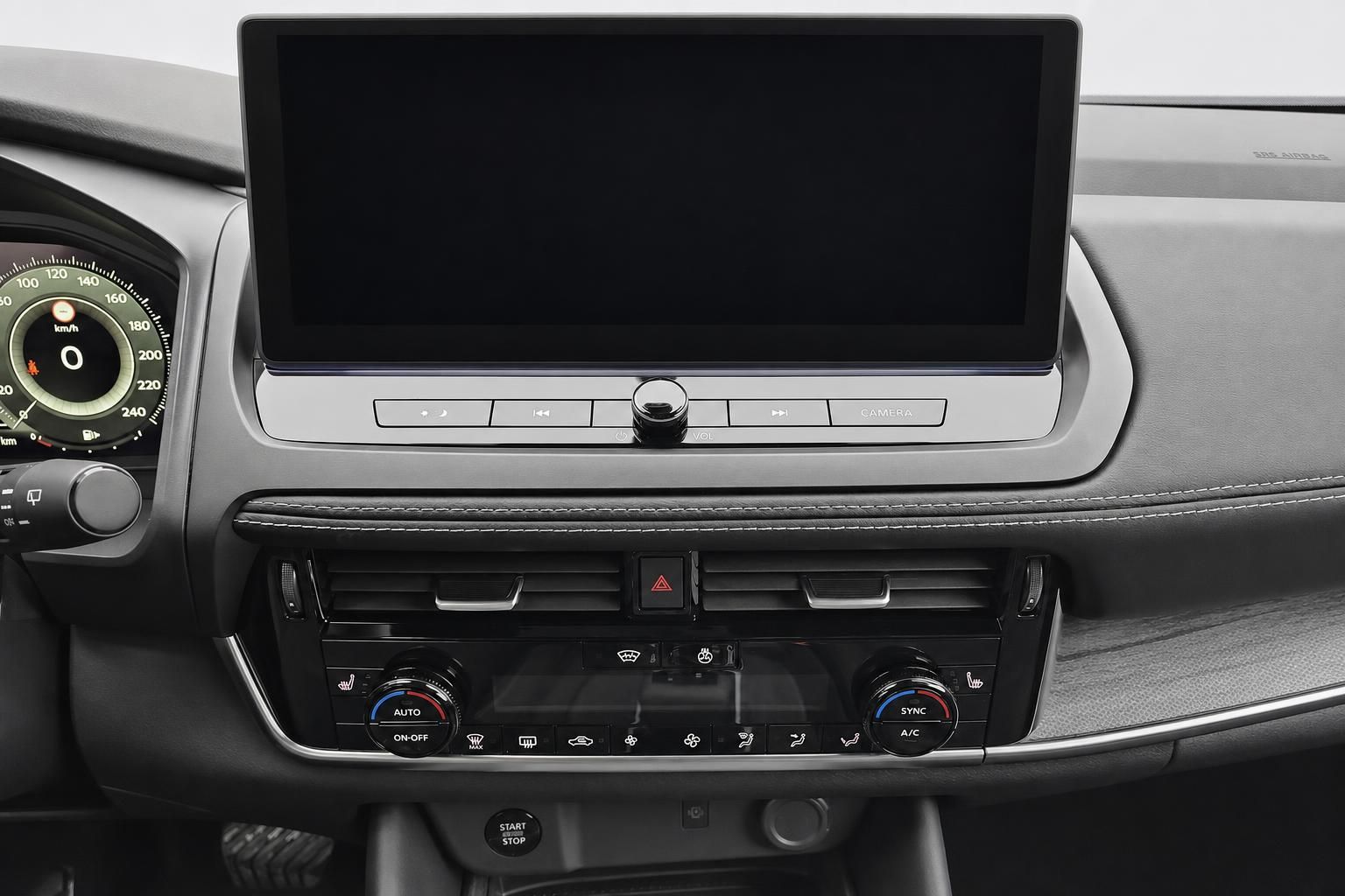 Nissan Cockpit Detail: Touchscreen und Klimabedienung im Fahrzeuginnenraum