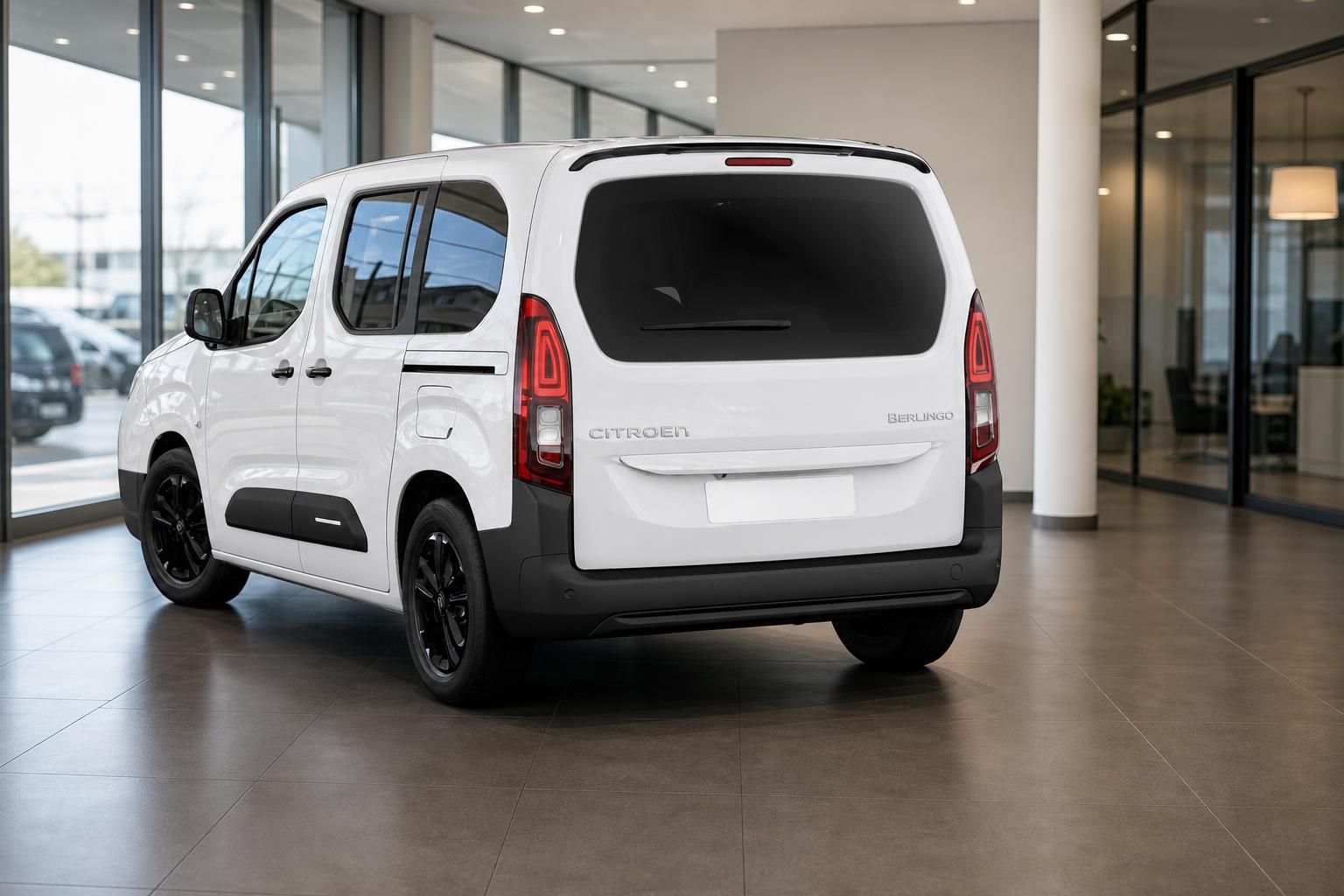 Citroen Berlingo weiss Heckansicht im Autohaus