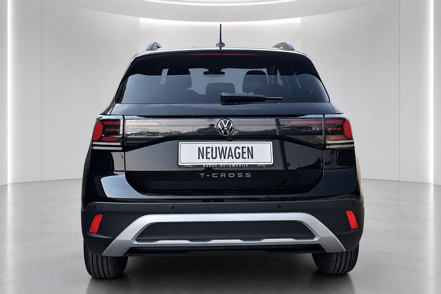 VW T-Cross schwarz Heckansicht Neuwagen im Studio