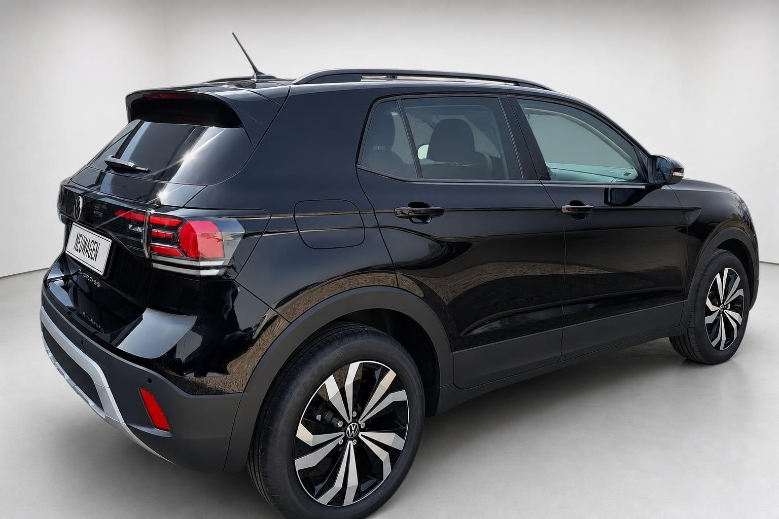 VW T-Cross schwarz Heckschraeg Ansicht Neuwagen SUV