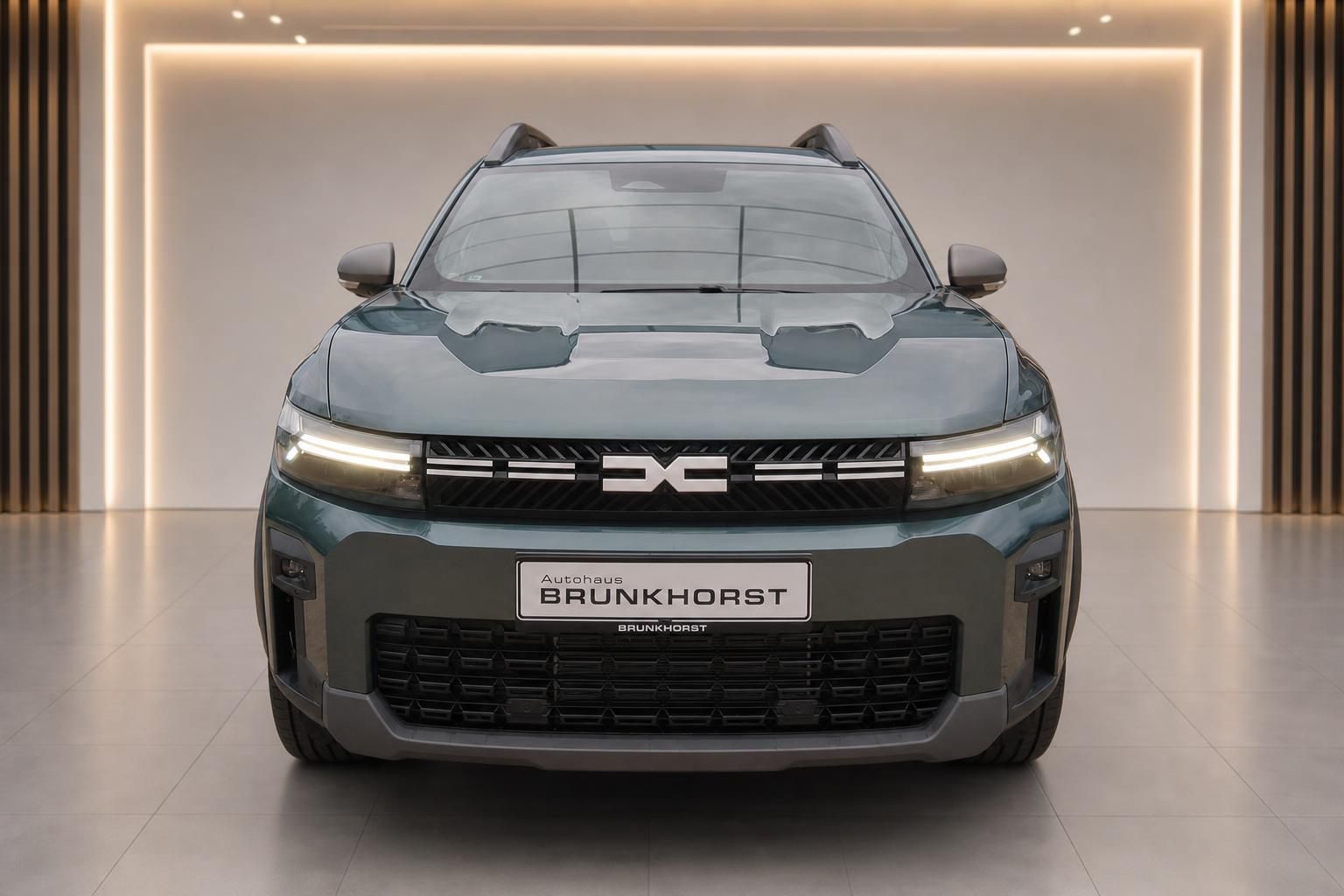Dacia Bigster Hybrid SUV Frontansicht in Grau-Grün im Autohaus Brunkhorst