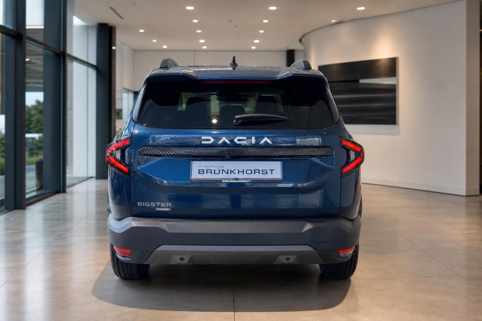 Dacia Bigster blau Heckansicht im Autohaus Brunkhorst Showroom