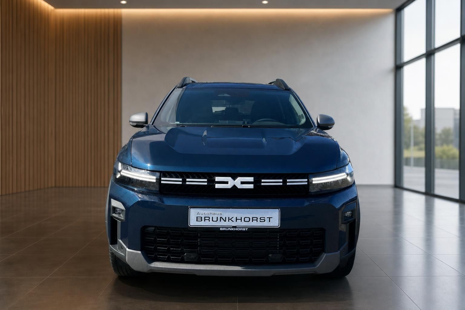 Dacia SUV blau Frontansicht mit Autohaus Brunkhorst Kennzeichen