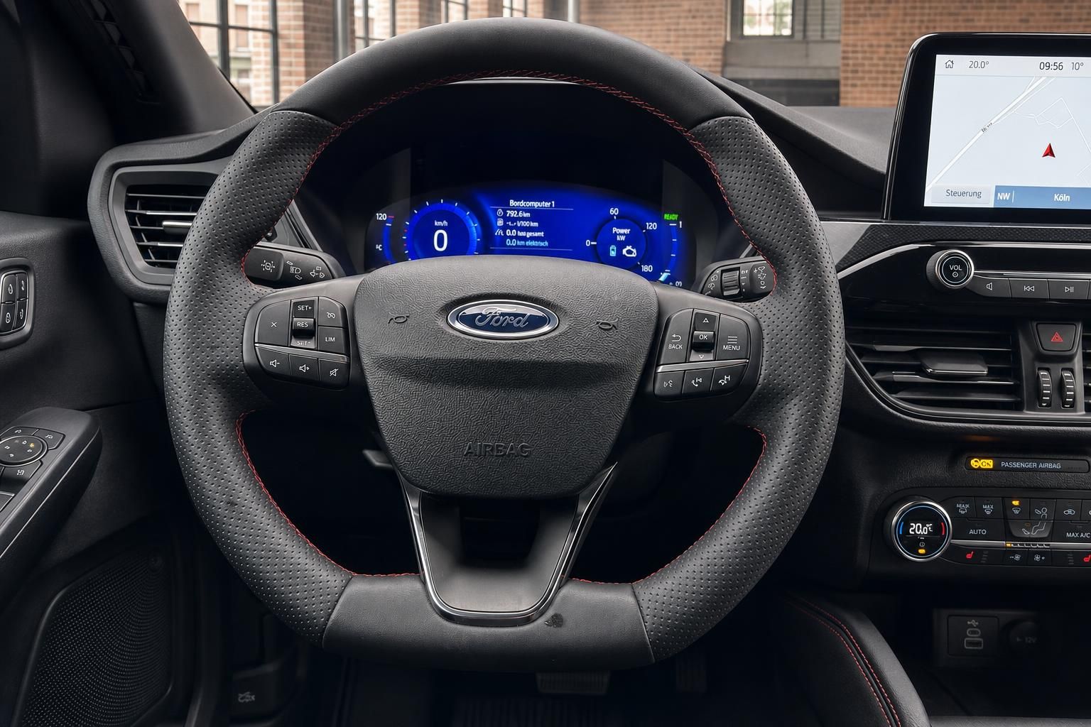 Ford Lenkrad mit digitalem Tacho und Multifunktionstasten