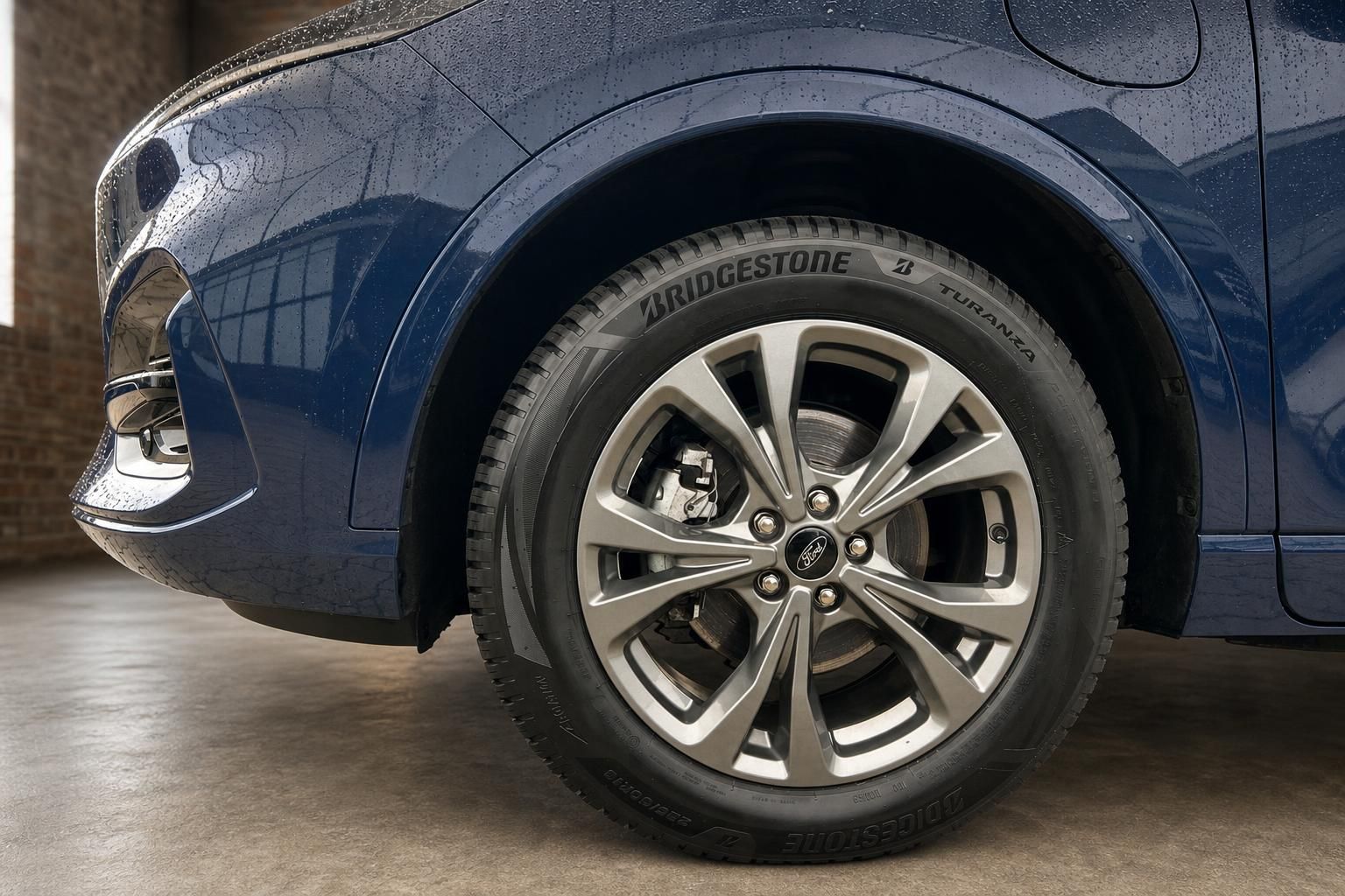 Ford Kuga Felge und Bridgestone Turanza Reifen im Detail