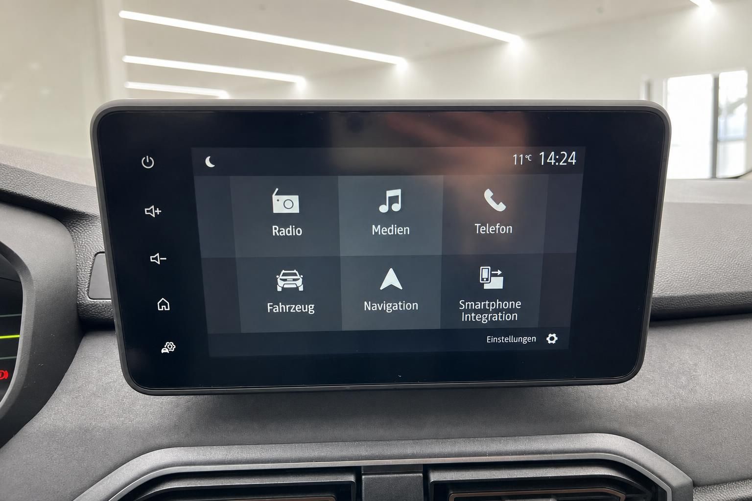 Dacia Media Display Touchscreen mit Navigation, Radio und Smartphone Integration im Fahrzeug