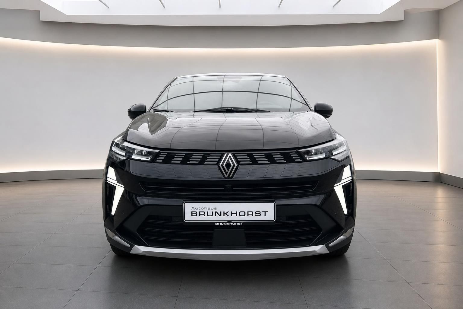 Renault Symbioz schwarz Frontansicht im Autohaus Brunkhorst Showroom
