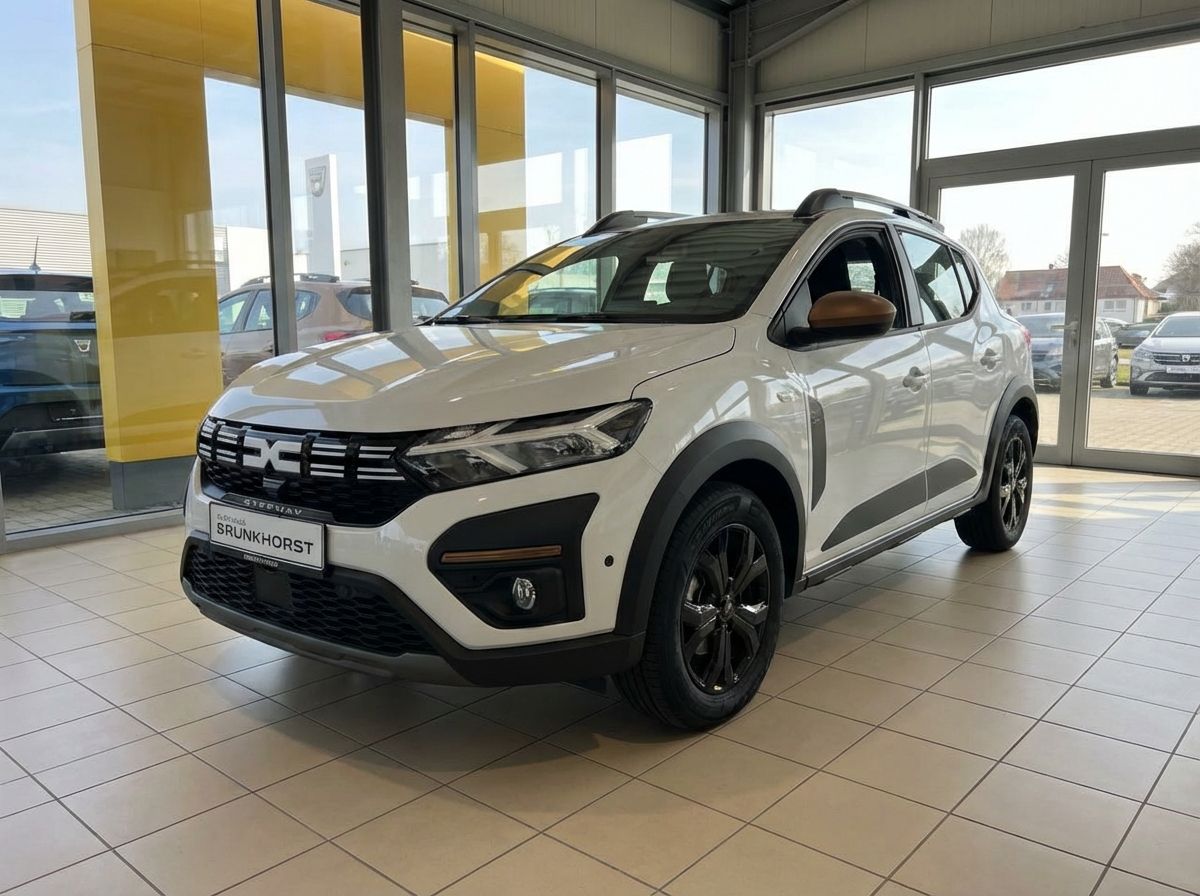 Dacia Sandero Stepway in Weiß im Autohaus Brunkhorst Showroom – Frontansicht
