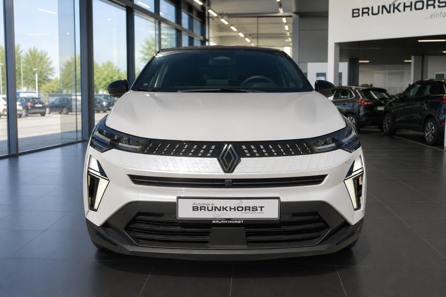 Renault Captur Frontansicht weiss - LED-Scheinwerfer und markante Kuehlergrille im Autohaus