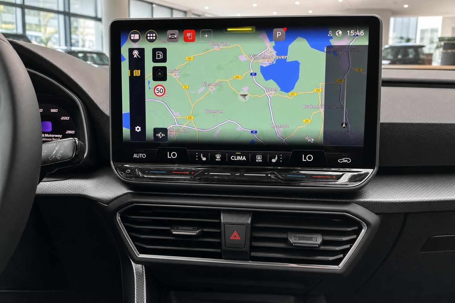 SEAT Infotainment-Bildschirm mit Navigationskarte im Detail