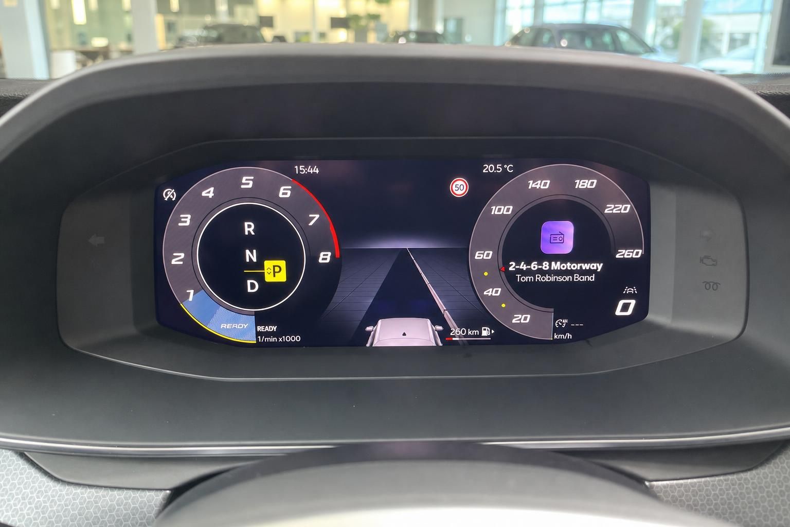 Digitales Kombiinstrument mit Tacho und Navigationsanzeige