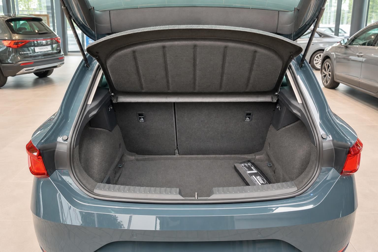 SEAT Leon Kofferraum mit geoeffneter Heckklappe