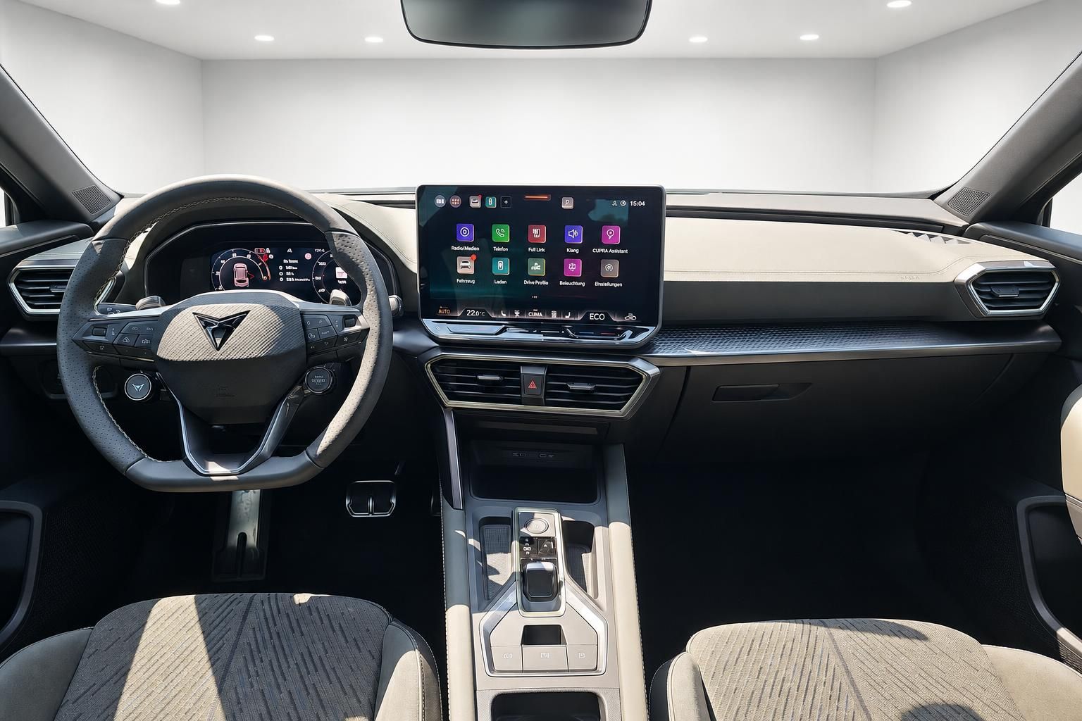 Cupra Cockpit mit Lenkrad und digitalem Infotainment-Display