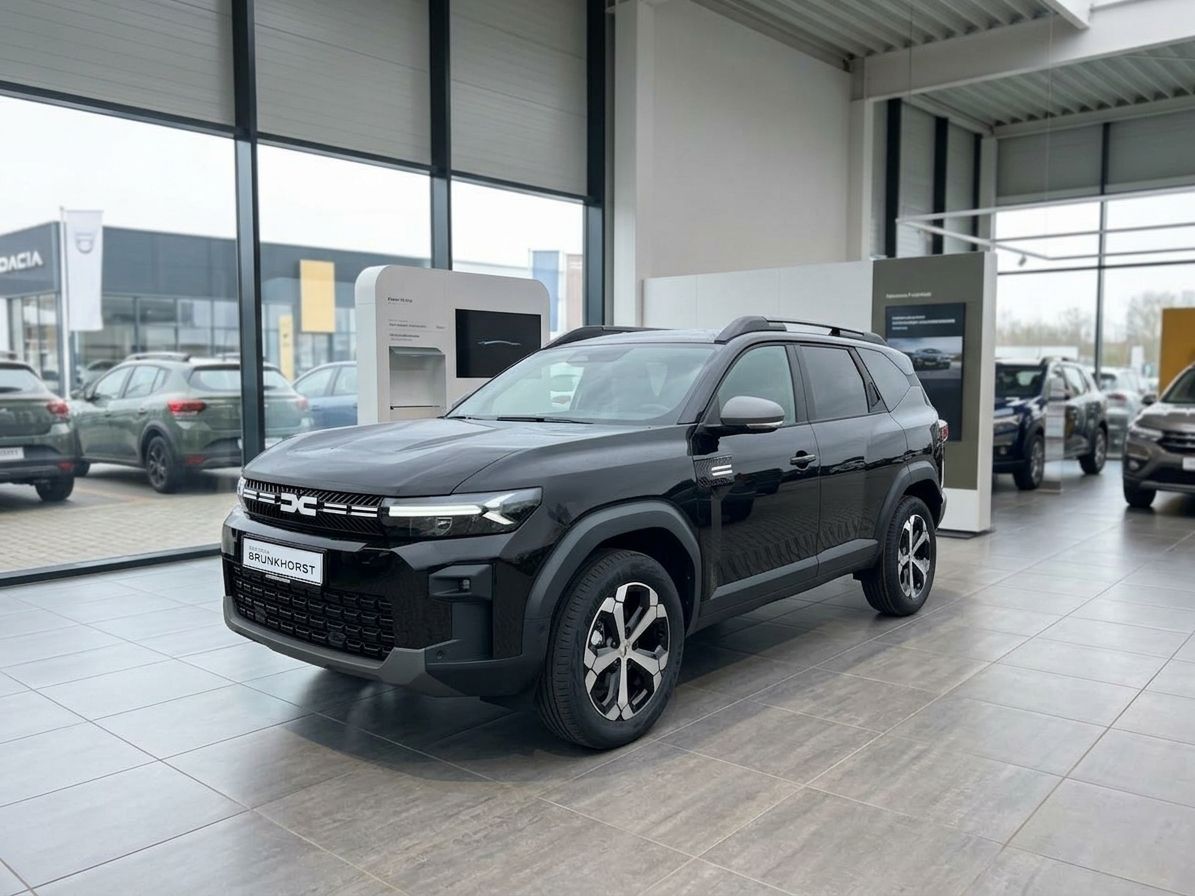 Schwarzer Dacia Jogger SUV im Autohaus Brunkhorst Showroom, Frontansicht