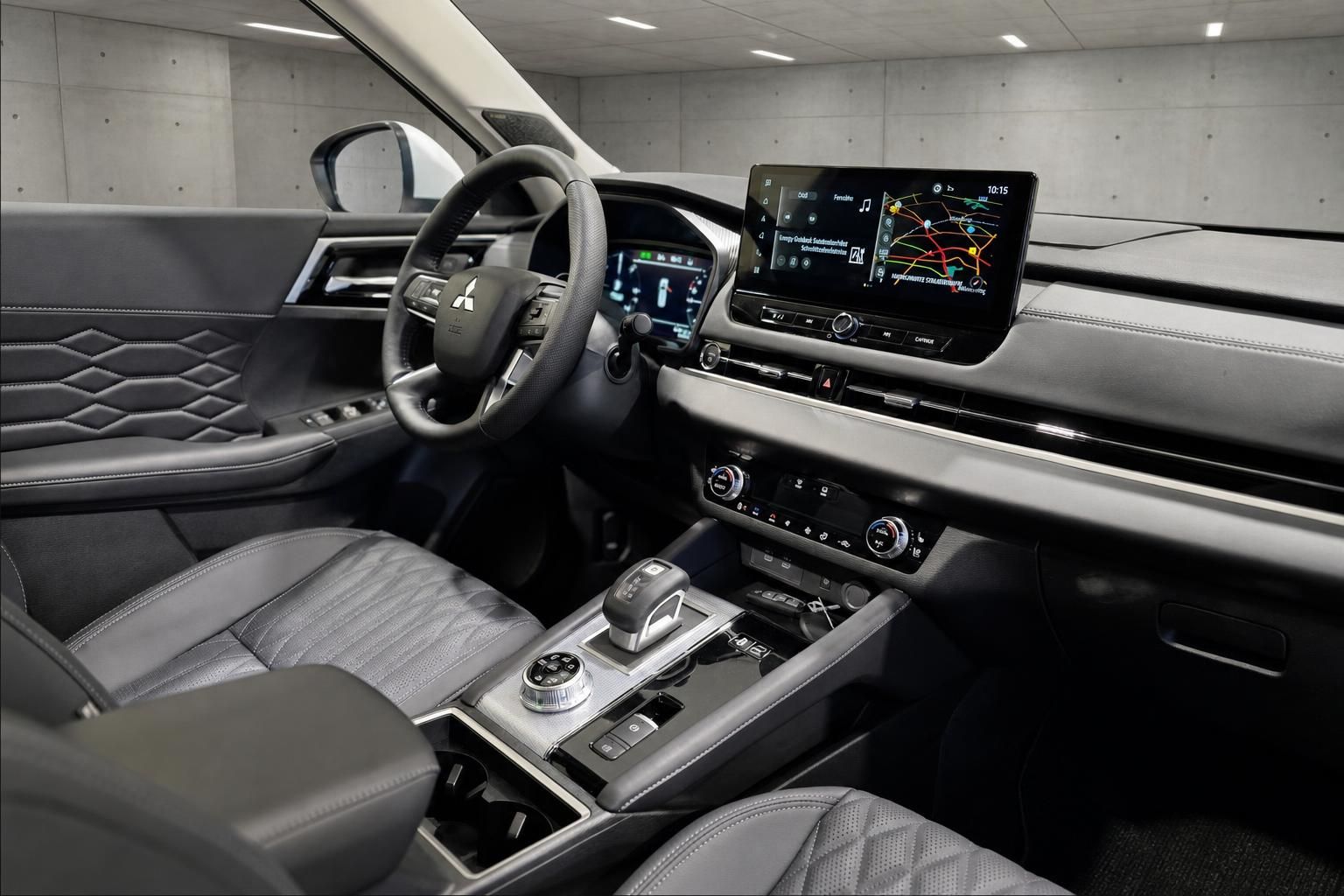 Mitsubishi Innenraum mit Cockpit, Lenkrad und Navigationsdisplay