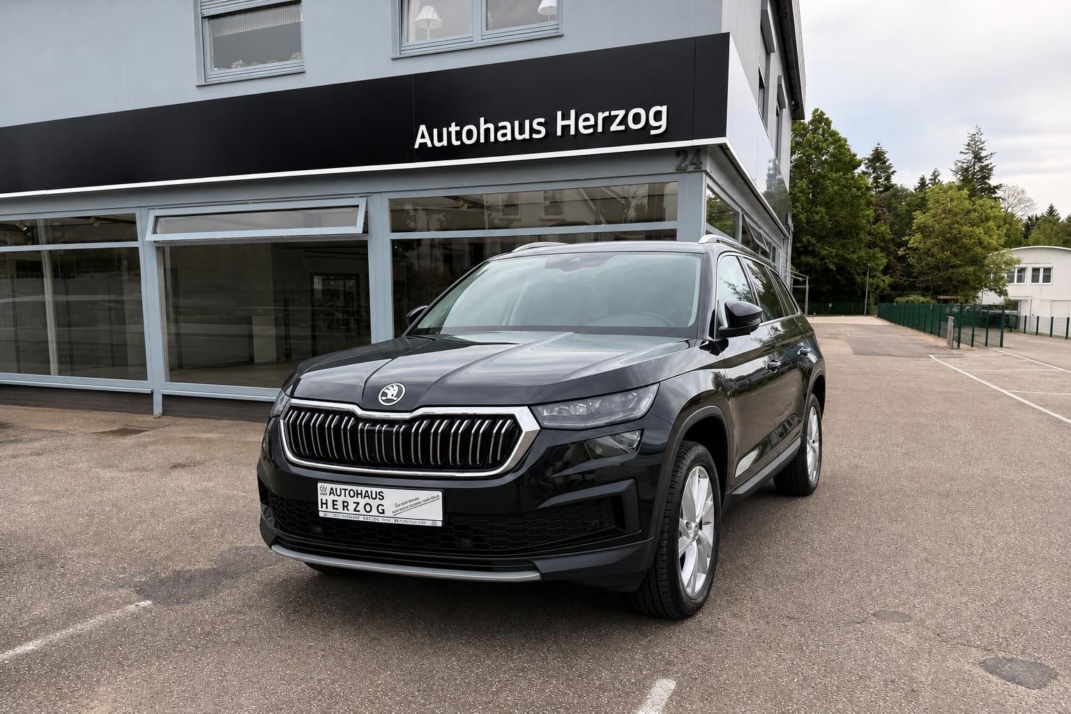 Skoda Kodiaq schwarz Frontansicht beim Autohaus Herzog