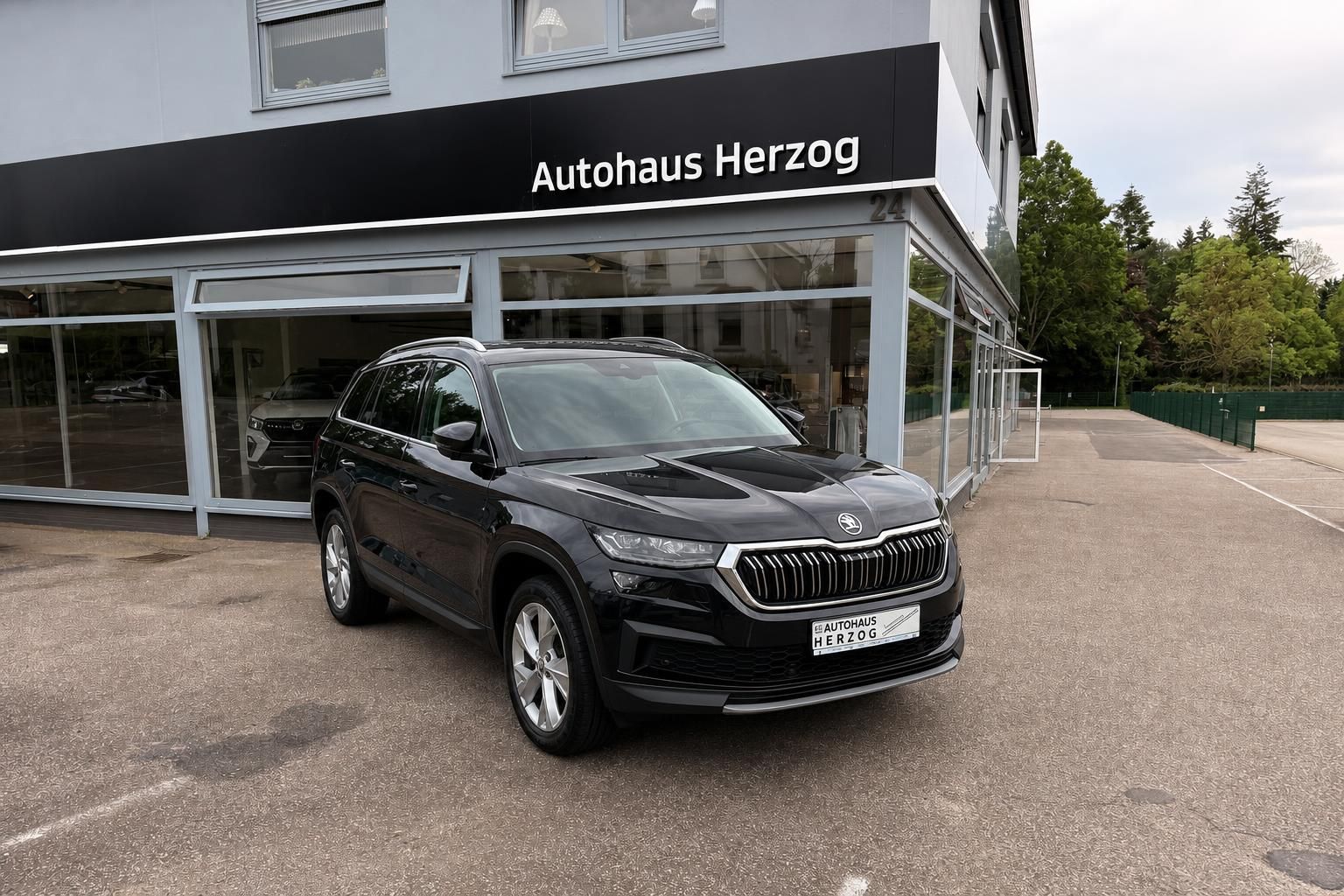 Skoda Kodiaq schwarz Frontansicht beim Autohaus Herzog