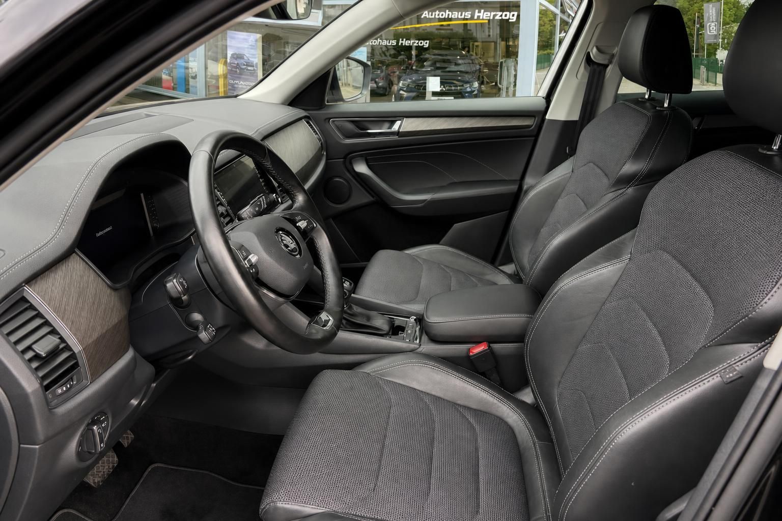 Skoda Kodiaq Innenraum Vordersitze mit Lederausstattung