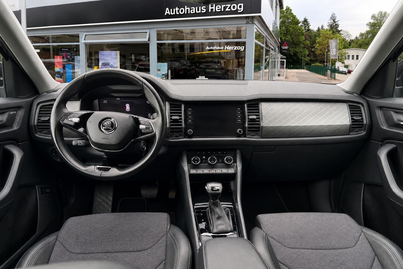 Skoda Kodiaq Cockpit Lenkrad und Armaturenbrett Ansicht