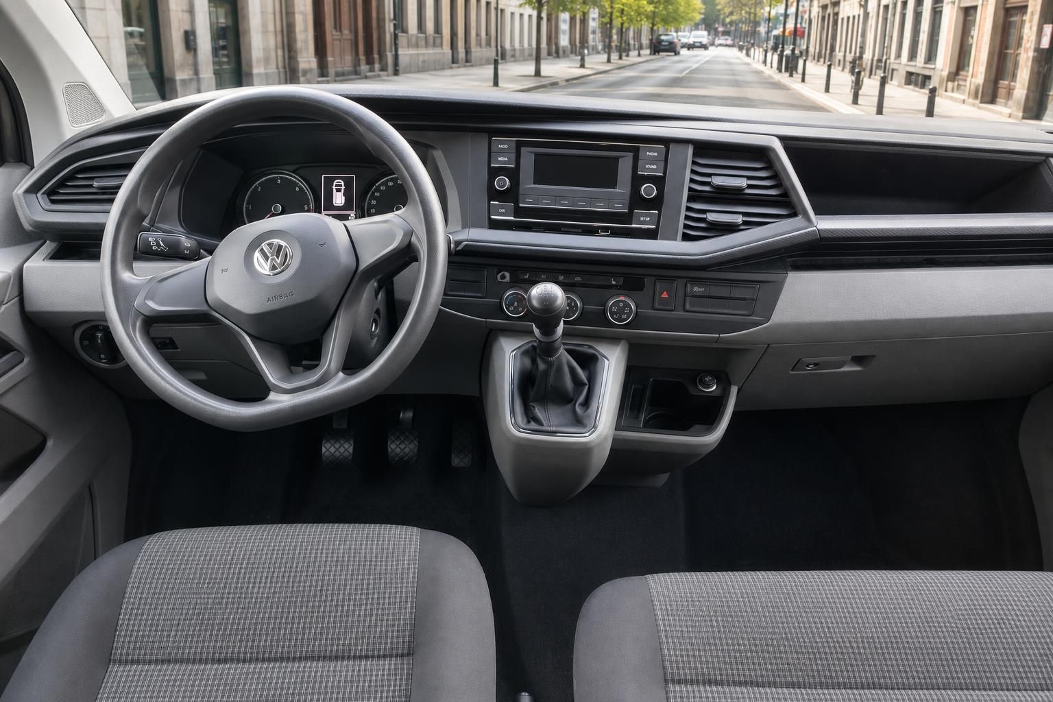 VW Transporter Cockpit - Armaturenbrett mit Lenkrad, Radio und Schaltknauf