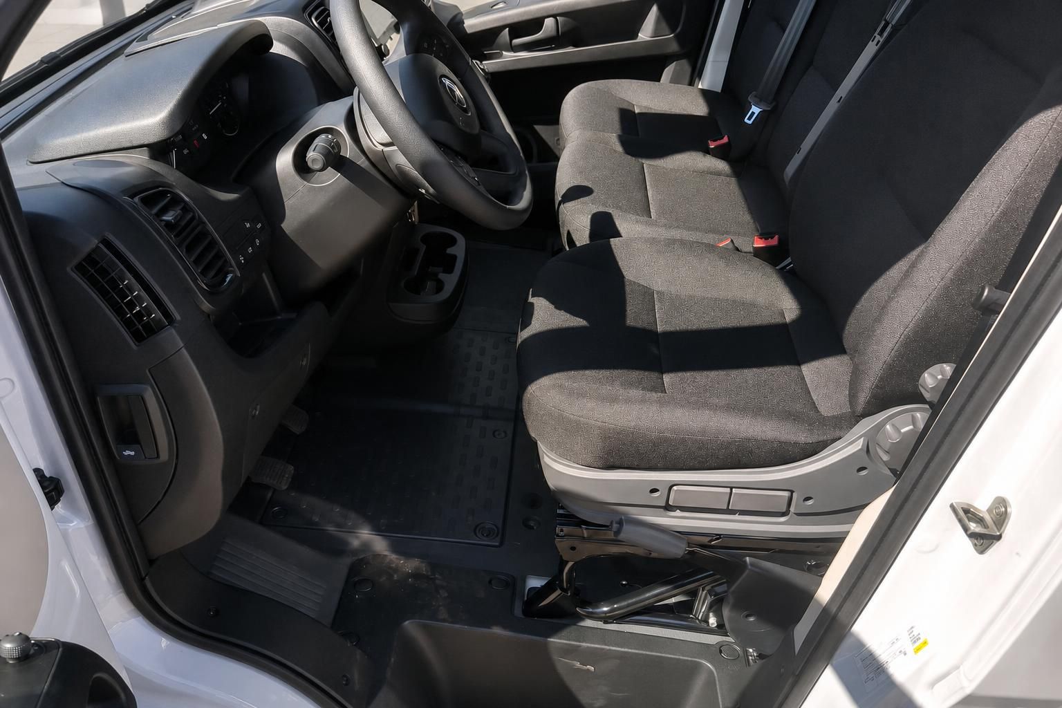 Fahrzeuginnenraum Opel Fahrersitz und Cockpit Detailansicht