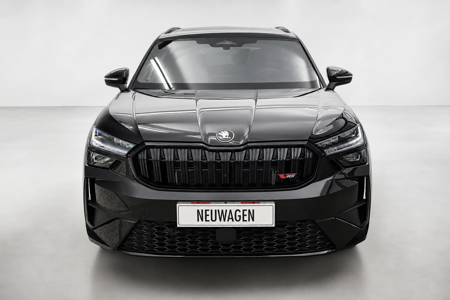 Skoda Kodiaq VRS schwarz Frontansicht mit markantem Kuehlergrill