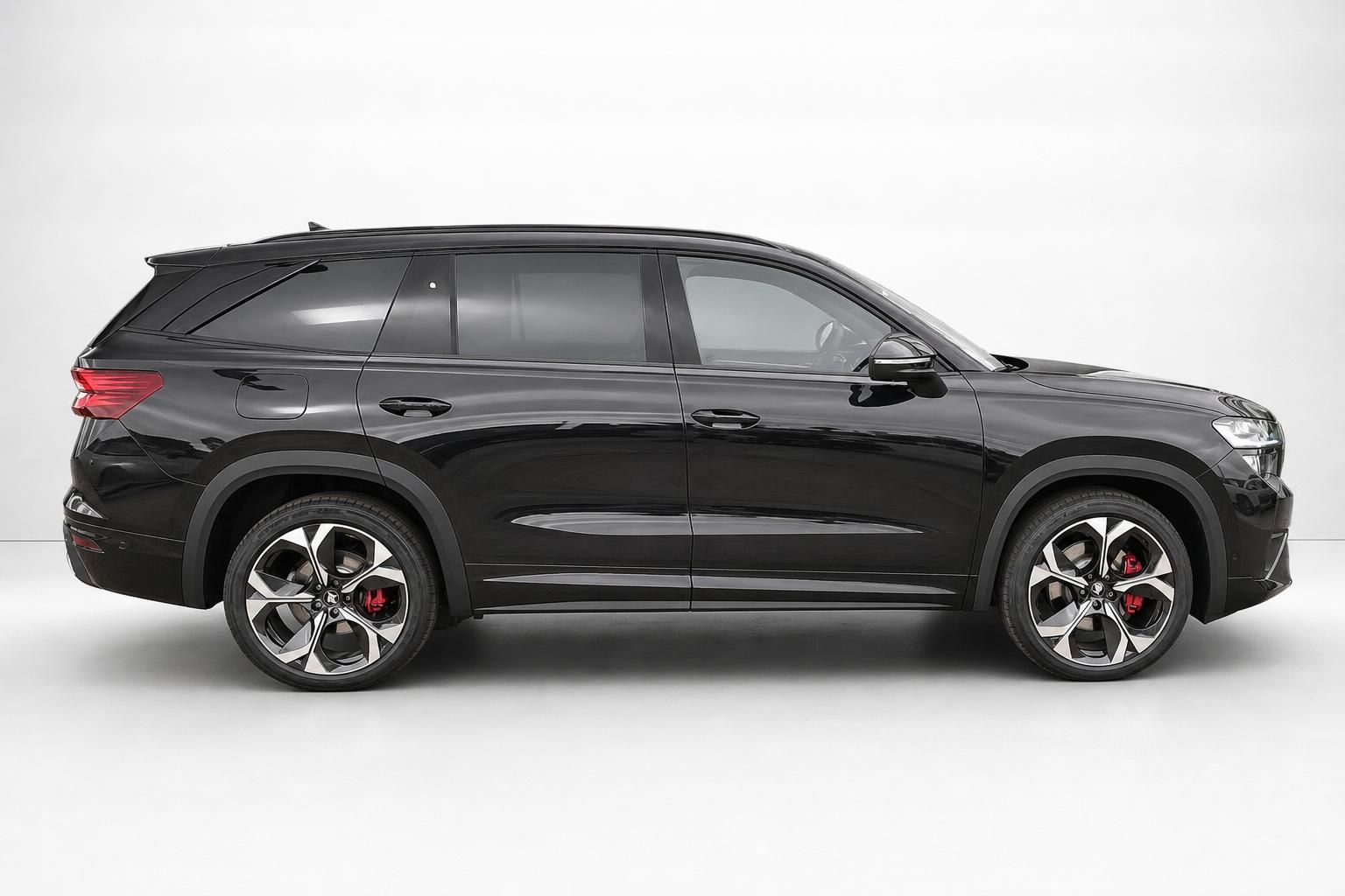 Skoda Kodiaq RS schwarz Seitenansicht Studioaufnahme SUV
