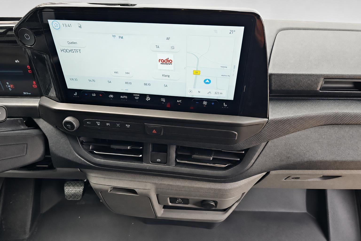 Ford Transit Custom Infotainment-Display mit Navigation im Detail