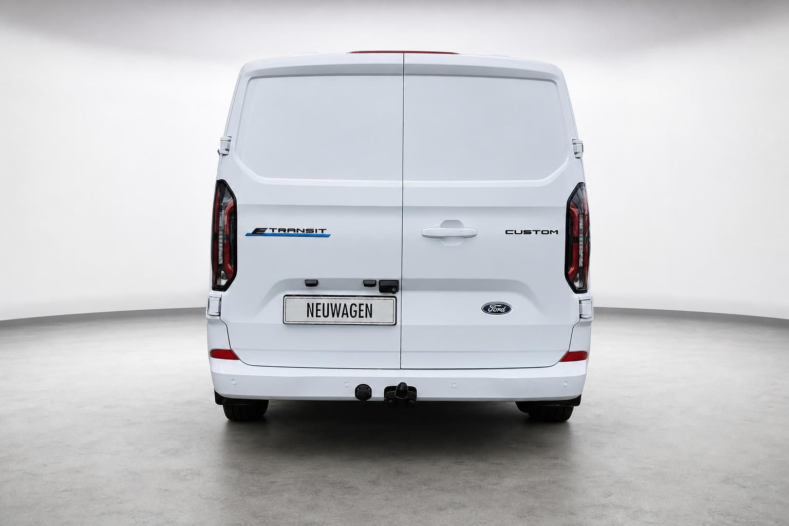 Ford E-Transit Custom weiß, Heckansicht mit Kennzeichen