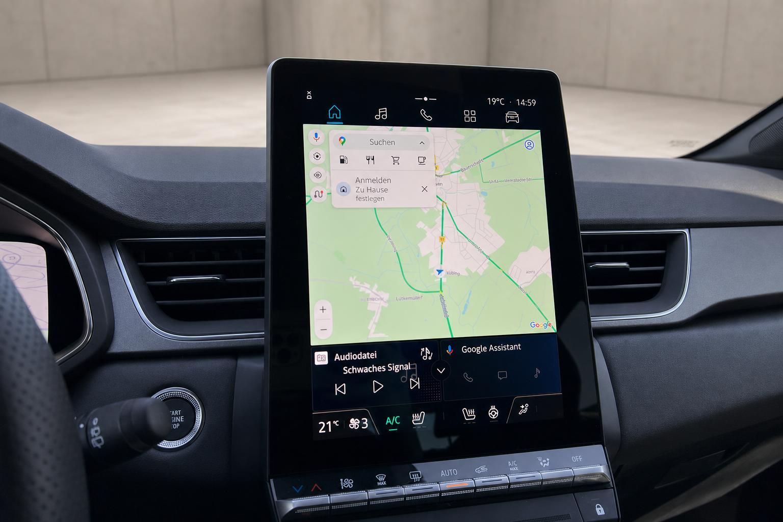 Fahrzeug Infotainment-System mit Navigationskarte und Klimasteuerung