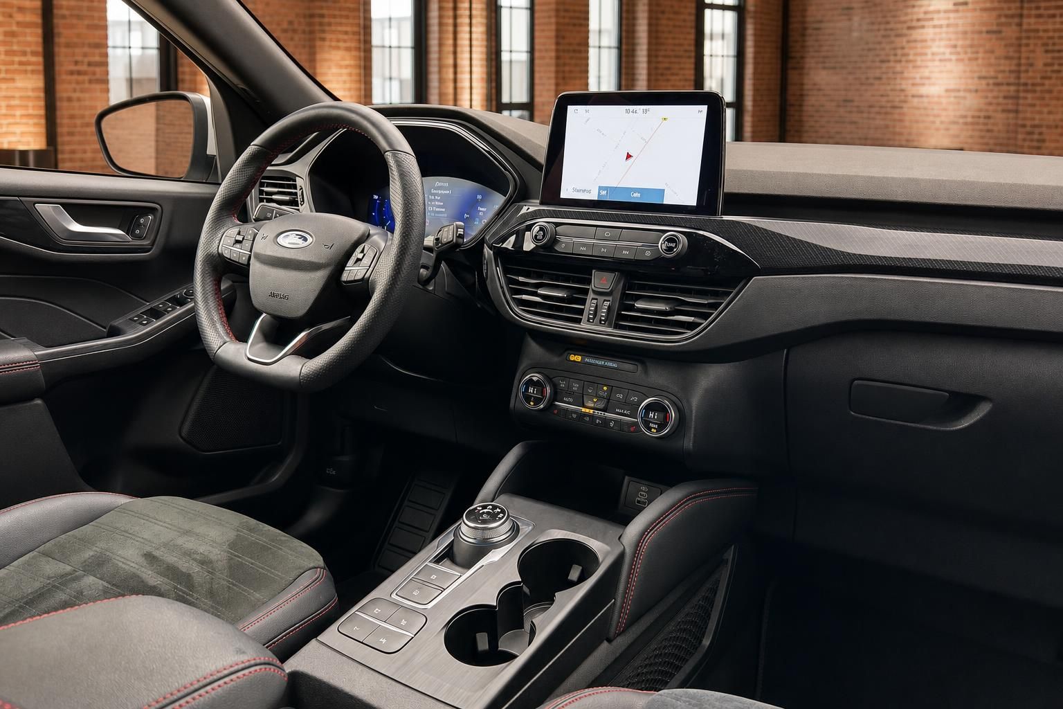 Ford Cockpit mit Lenkrad, Navigationsdisplay und schwarzem Interieur