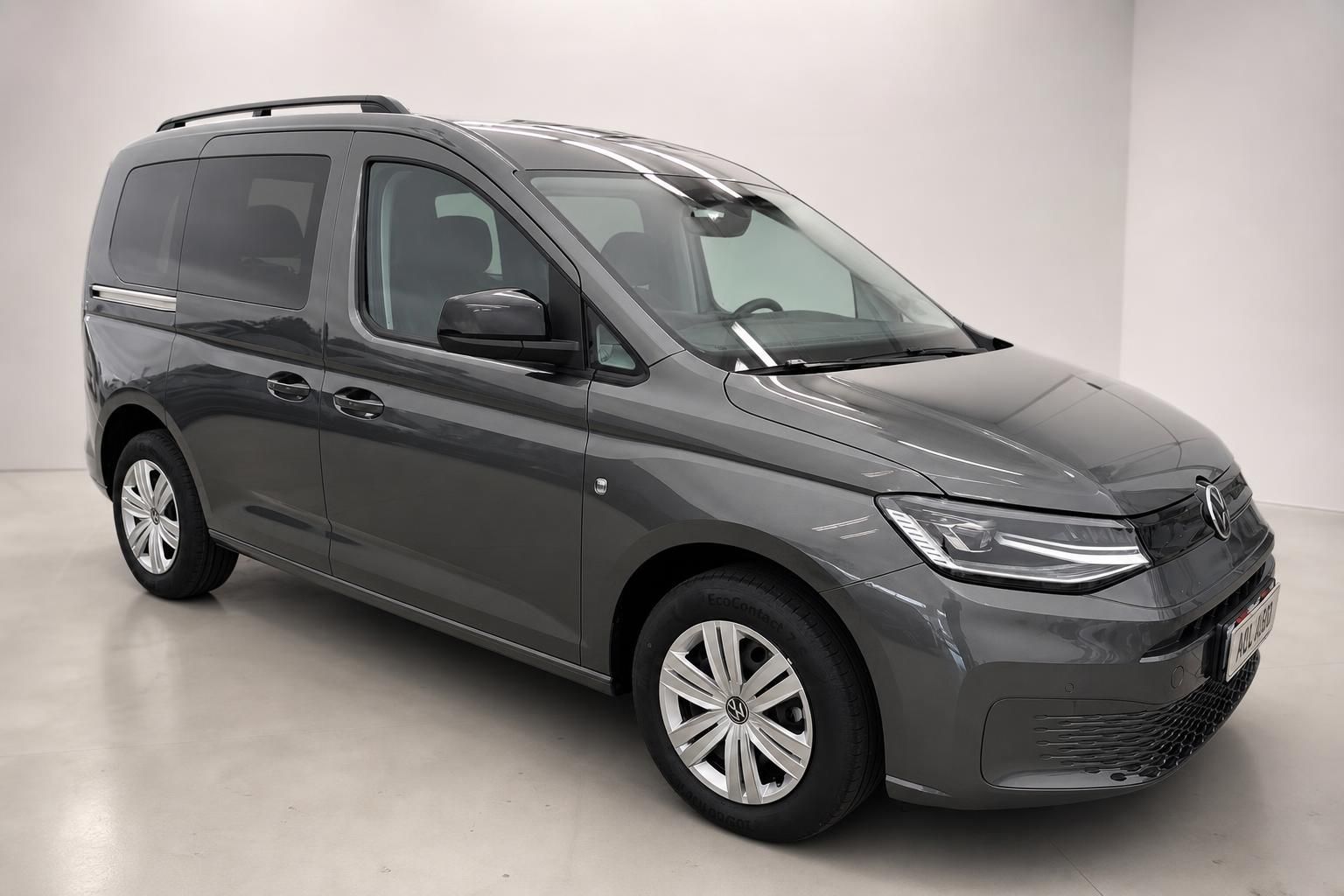 VW Caddy grau Frontansicht schraeg mit Alufelgen