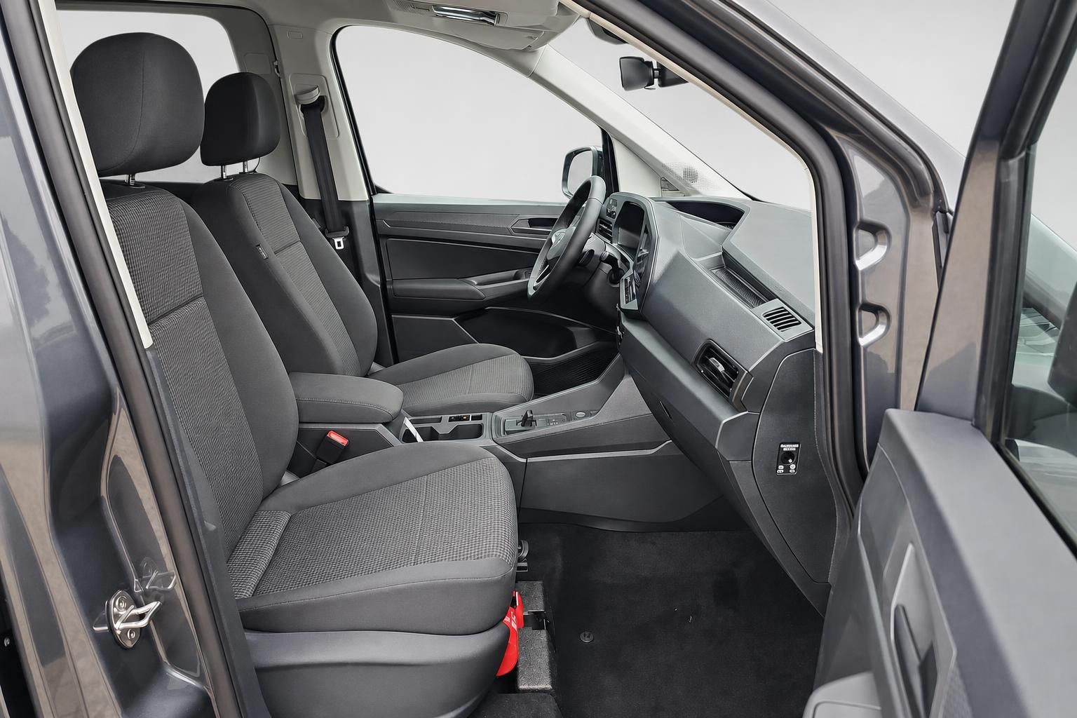 VW Caddy Fahrersitz und Armaturenbrett Innenansicht