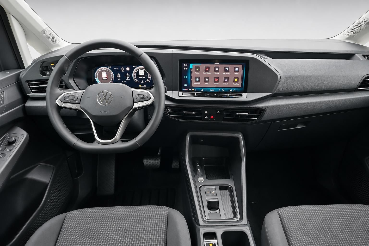 VW Caddy Cockpit Lenkrad und Infotainment Display