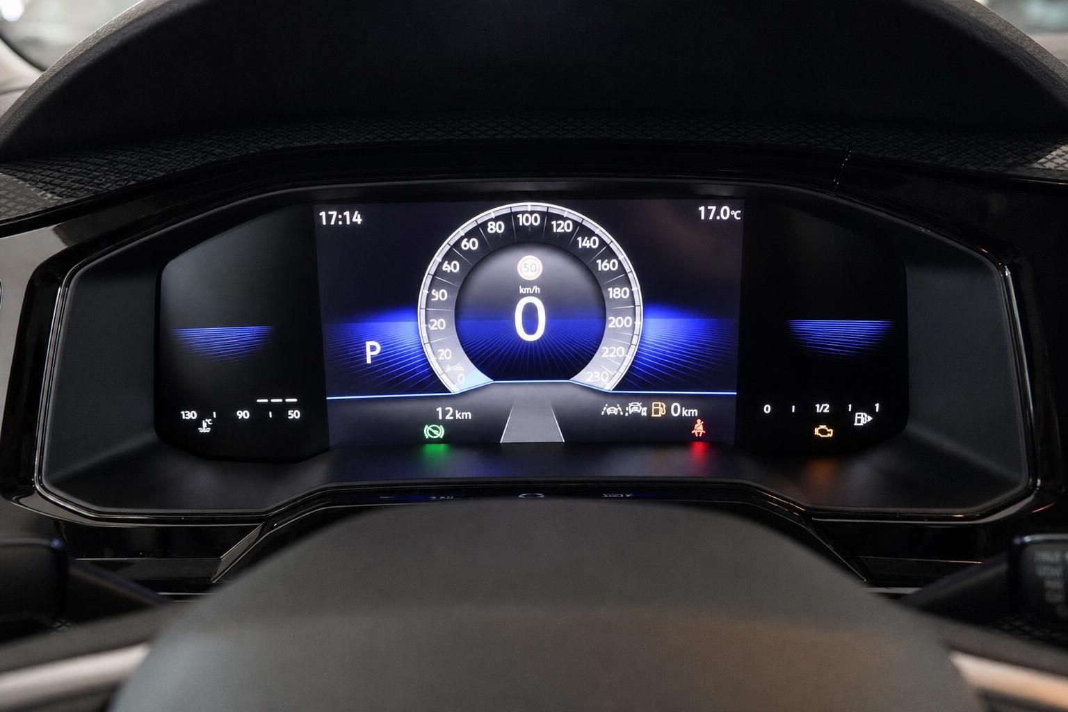 Digitales Kombiinstrument mit Tachoanzeige im VW Cockpit
