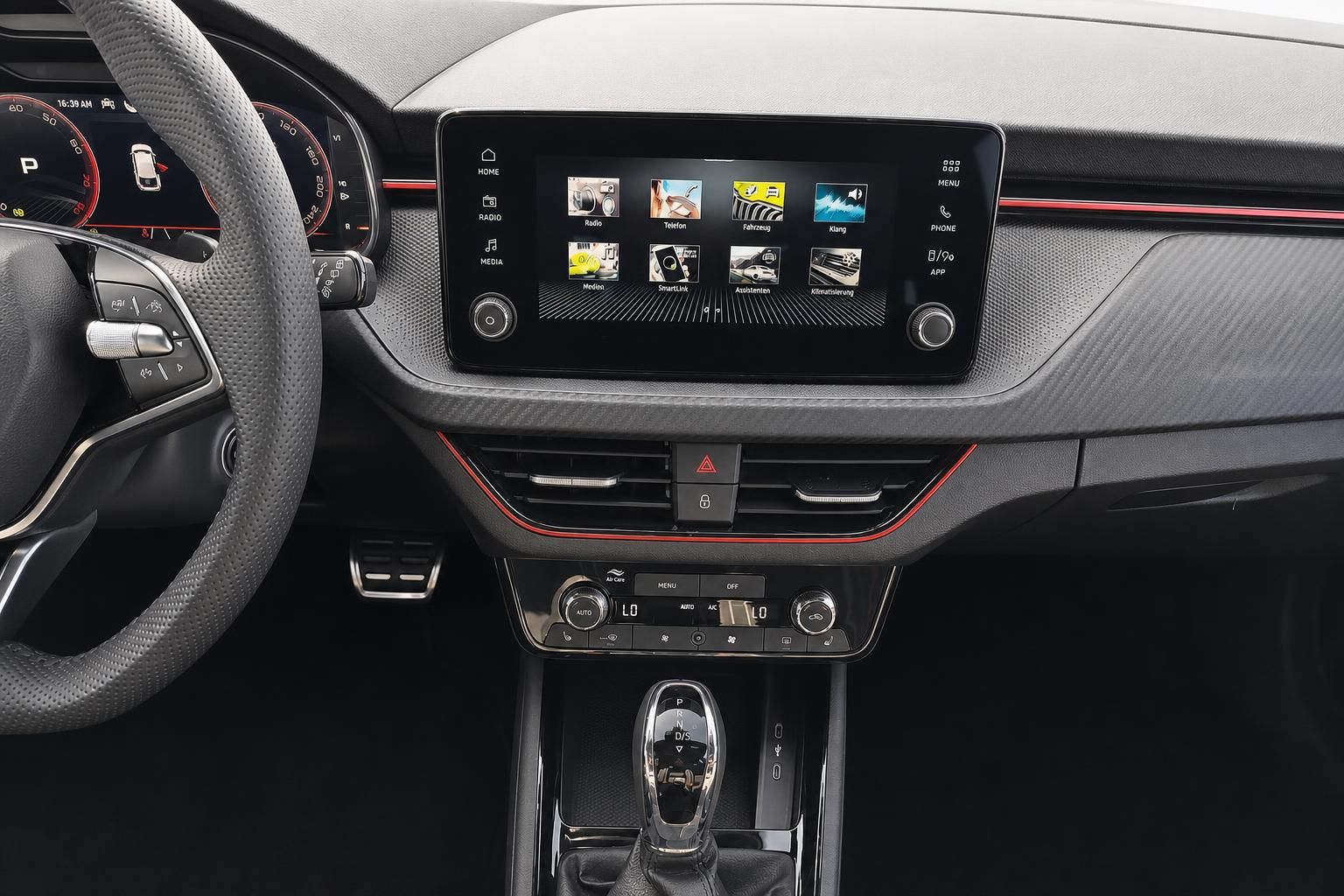 Skoda Scala Mittelkonsole mit Infotainment-Display und Schaltknauf