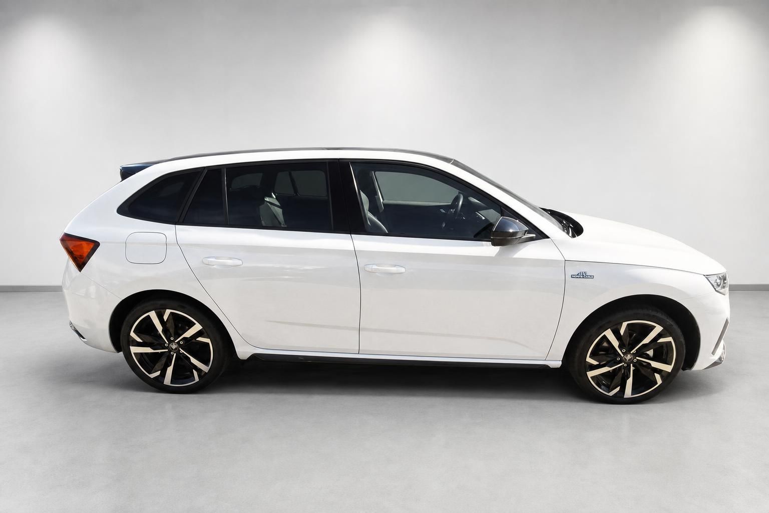 Skoda Scala Monte Carlo weiß, Seitenansicht Profil