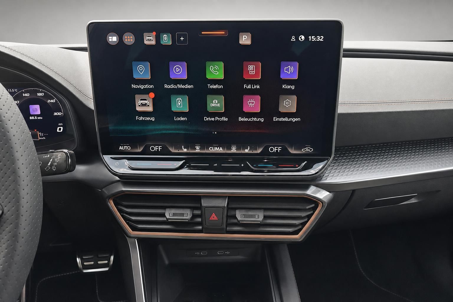 Cupra Touchscreen Display mit Navigation und Fahrzeugeinstellungen im Detail