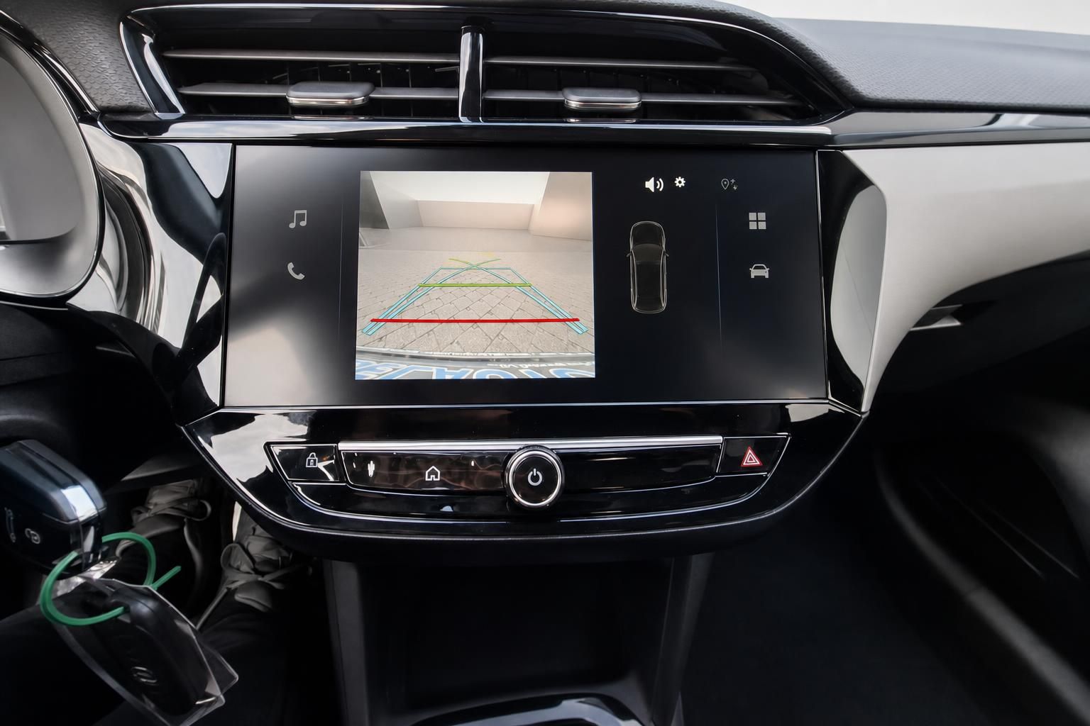 Opel Rückfahrkamera-Ansicht auf dem Infotainment-Bildschirm