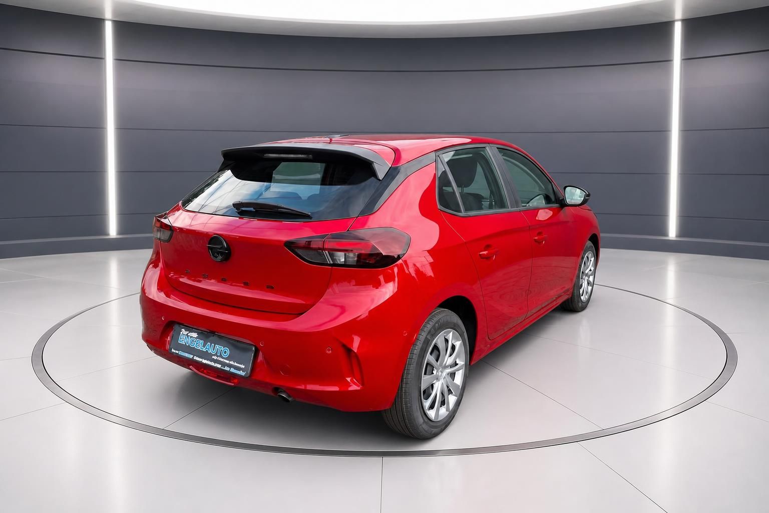 Opel Corsa rot Heckansicht schräg im Showroom