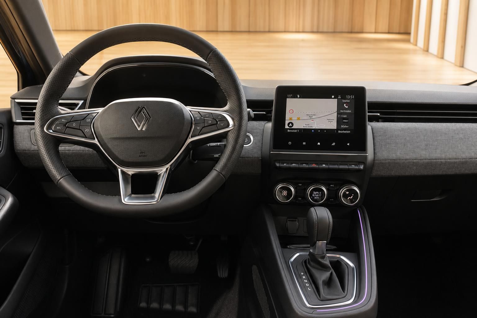 Renault Clio Cockpit mit Lenkrad und Touchscreen-Navigation