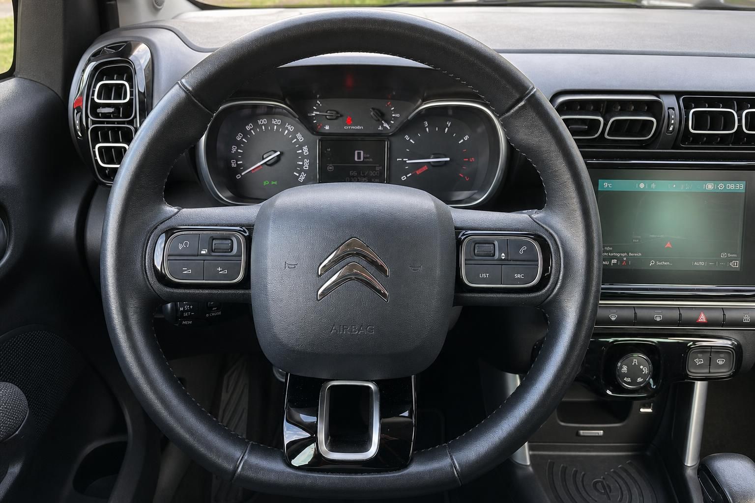Citroën Cockpit mit Multifunktions-Lenkrad und Kombiinstrument