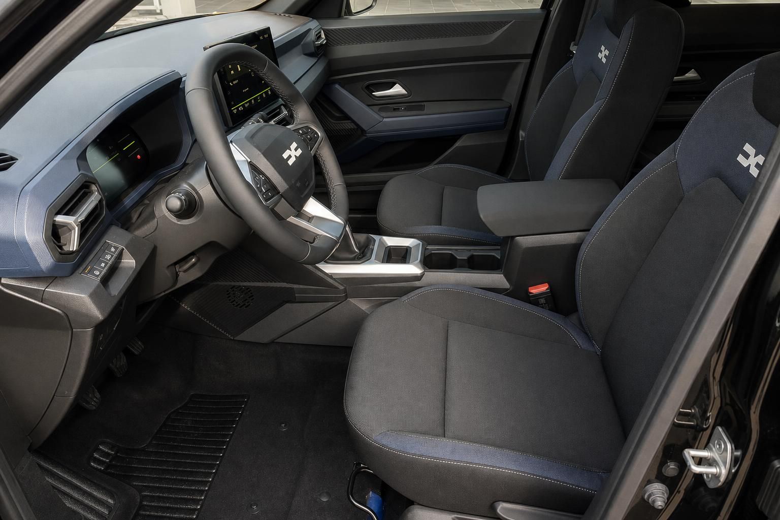 Dacia Bigster Innenraum Vordersitze und Armaturenbrett Detailansicht