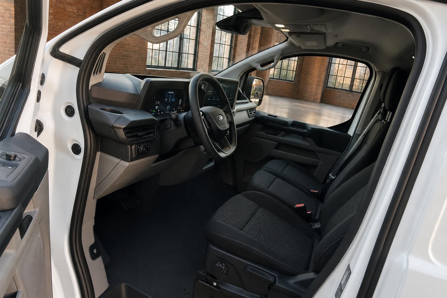 Ford Transit Custom Innenraum mit Cockpit und Vordersitzen